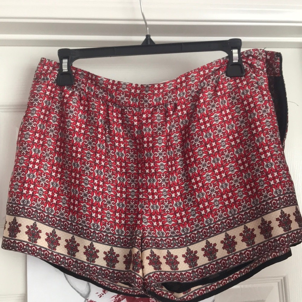 Patterned satin shorts